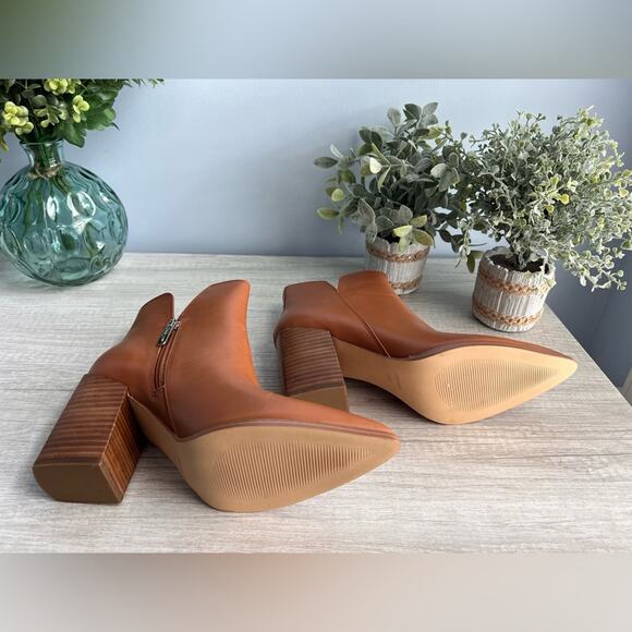 NINE WEST Women's Birds Block Heel Booties - Picture 8 of 10